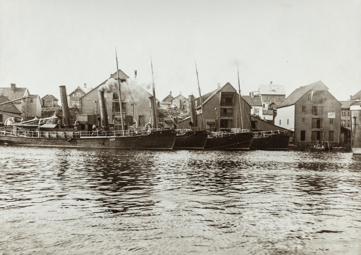 Risøy sett mot vest (fra nåværende fisketorg), ca. 1906.