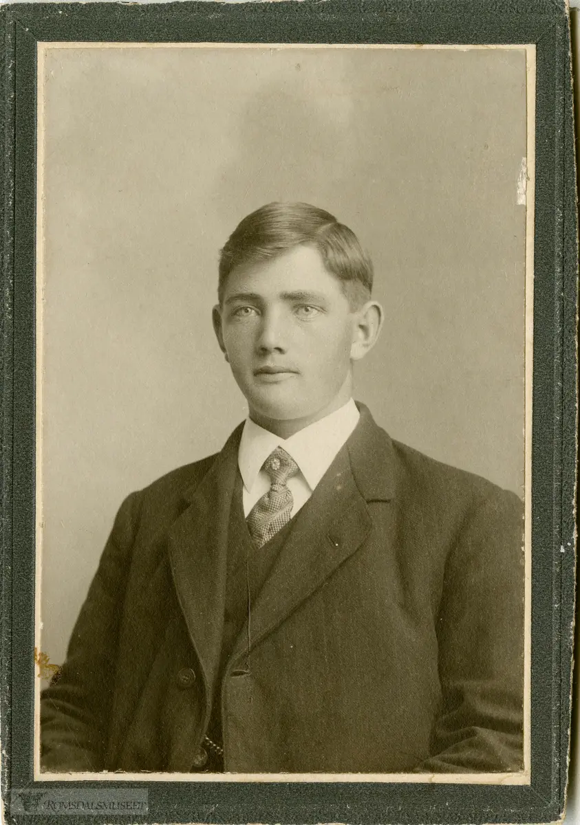 Asbjørn Heggem f.1891 d.1982 som elev på Gjermundnes Landbruksskole 1916. Fylkesagronom.