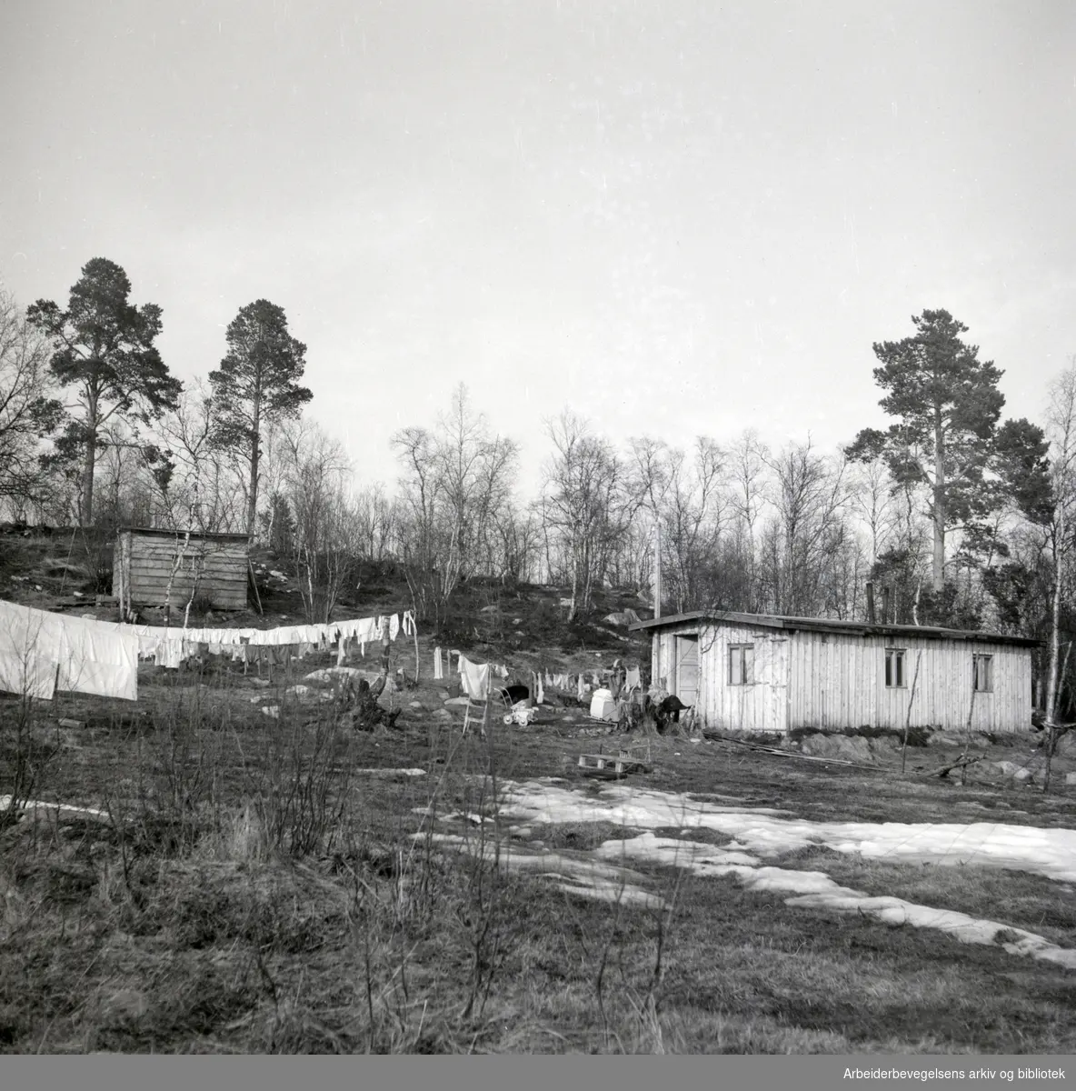 Rettsak i Sør-Varanger lagmannsrett mot 5 spionsiktede nordmenn. Kirkenes, mai 1954. Huset på bildet tilhører en av de siktede.