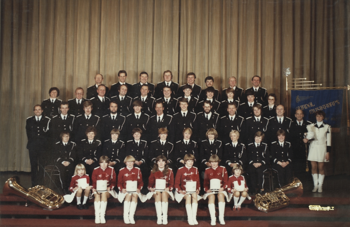 Aurdal Musikkorps 1982. Bildet er take i samband med 100-årsjubileet.