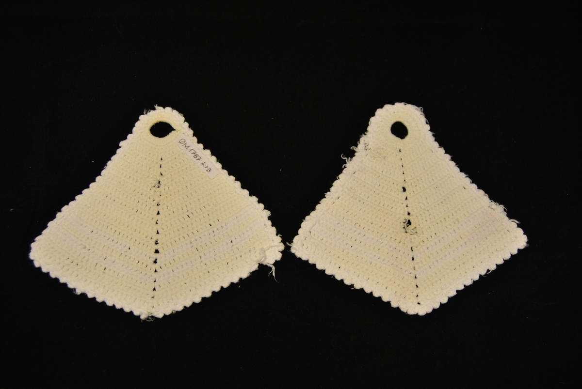 Form: To samanhekla trekantar med hank
