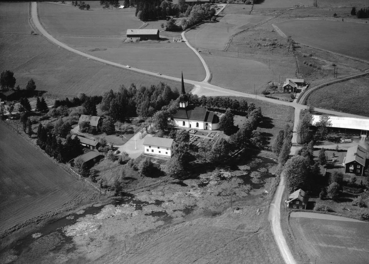 Flygfoto över Bredestad i Aneby kommun, i Jönköpings län 794/1964