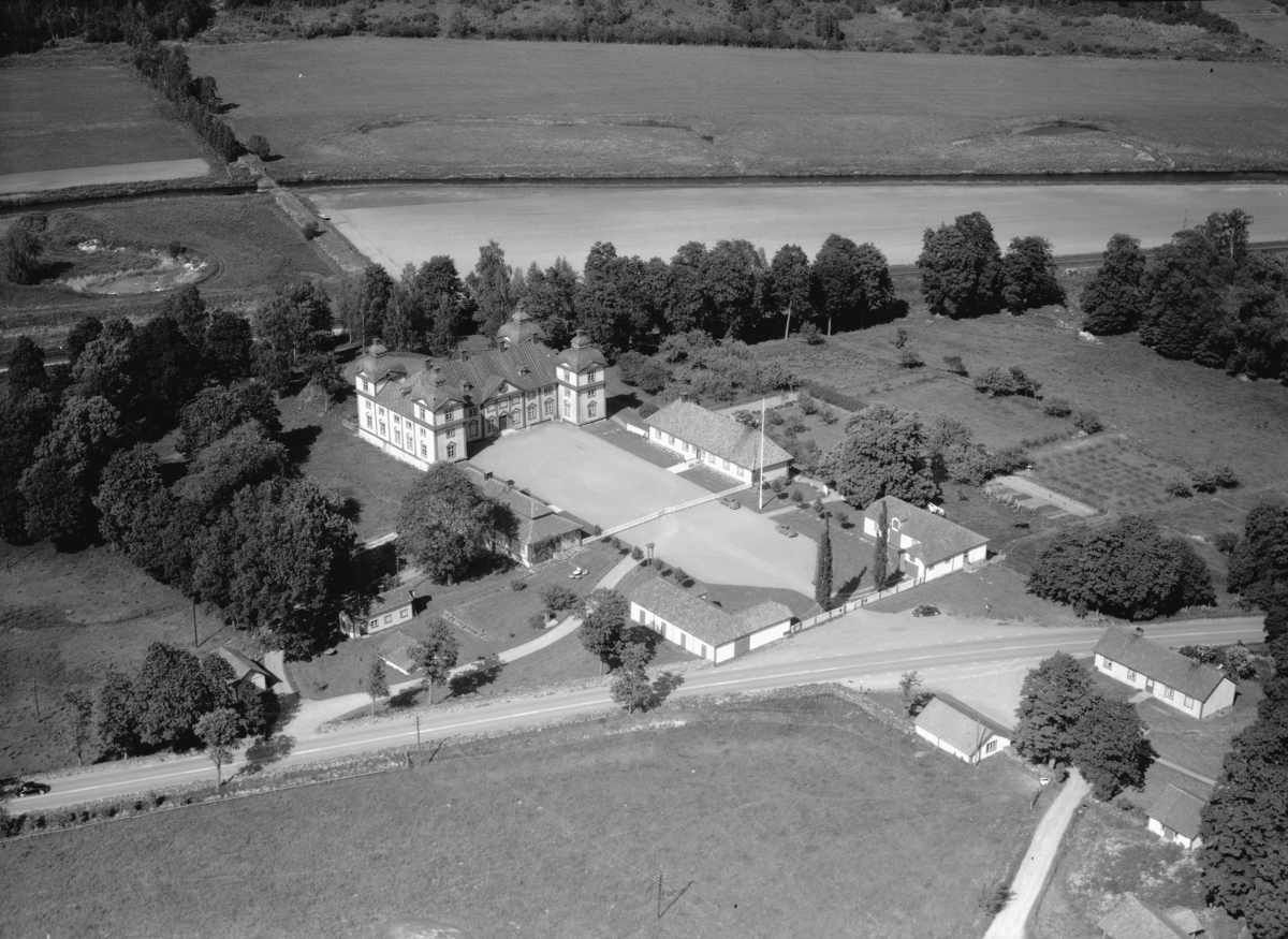 Flygfoto över Gripenbergs slott i Tranås kommun, Jönköpings län. 805/1964
