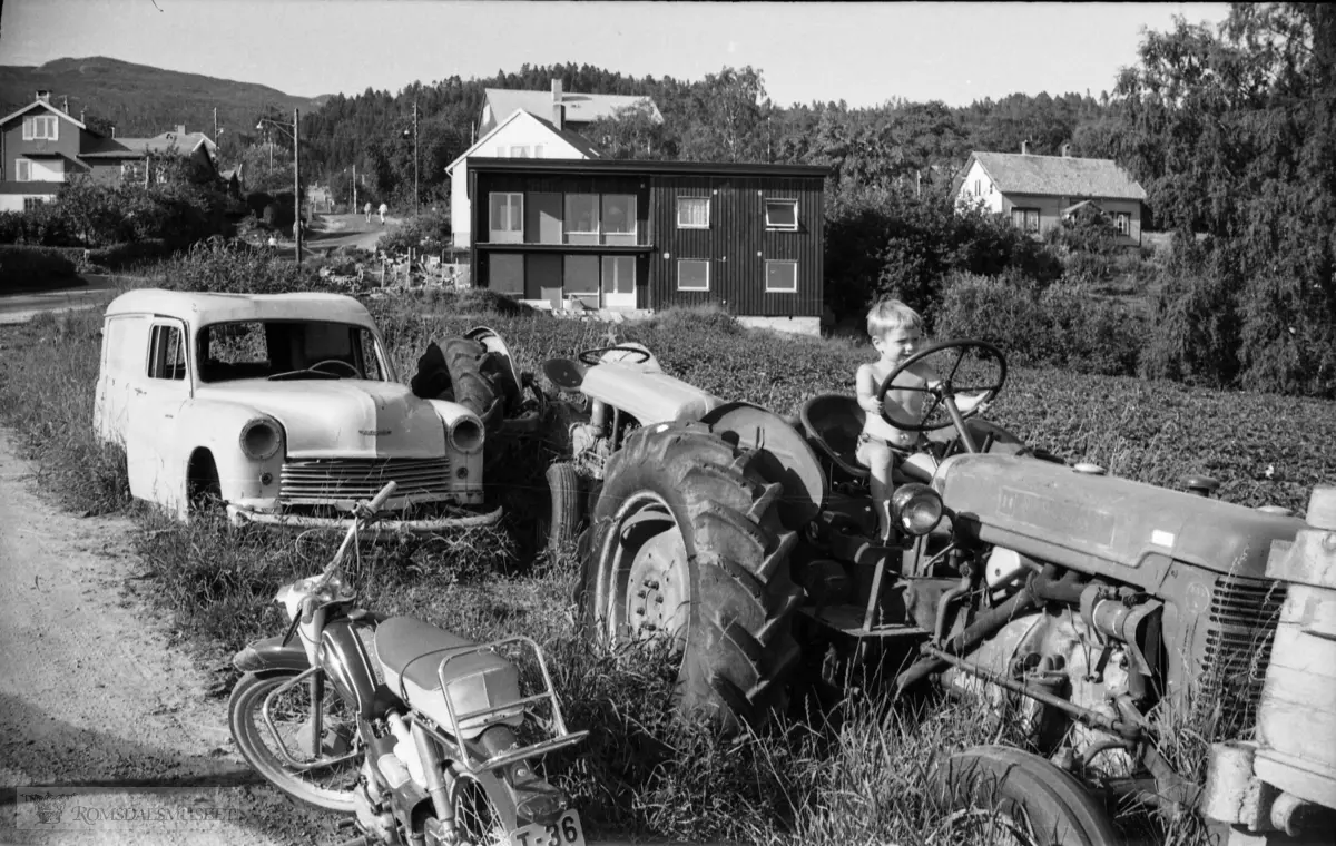 "august 1966".Peder Vangen-huset i Moldelivegen ses til høyre.