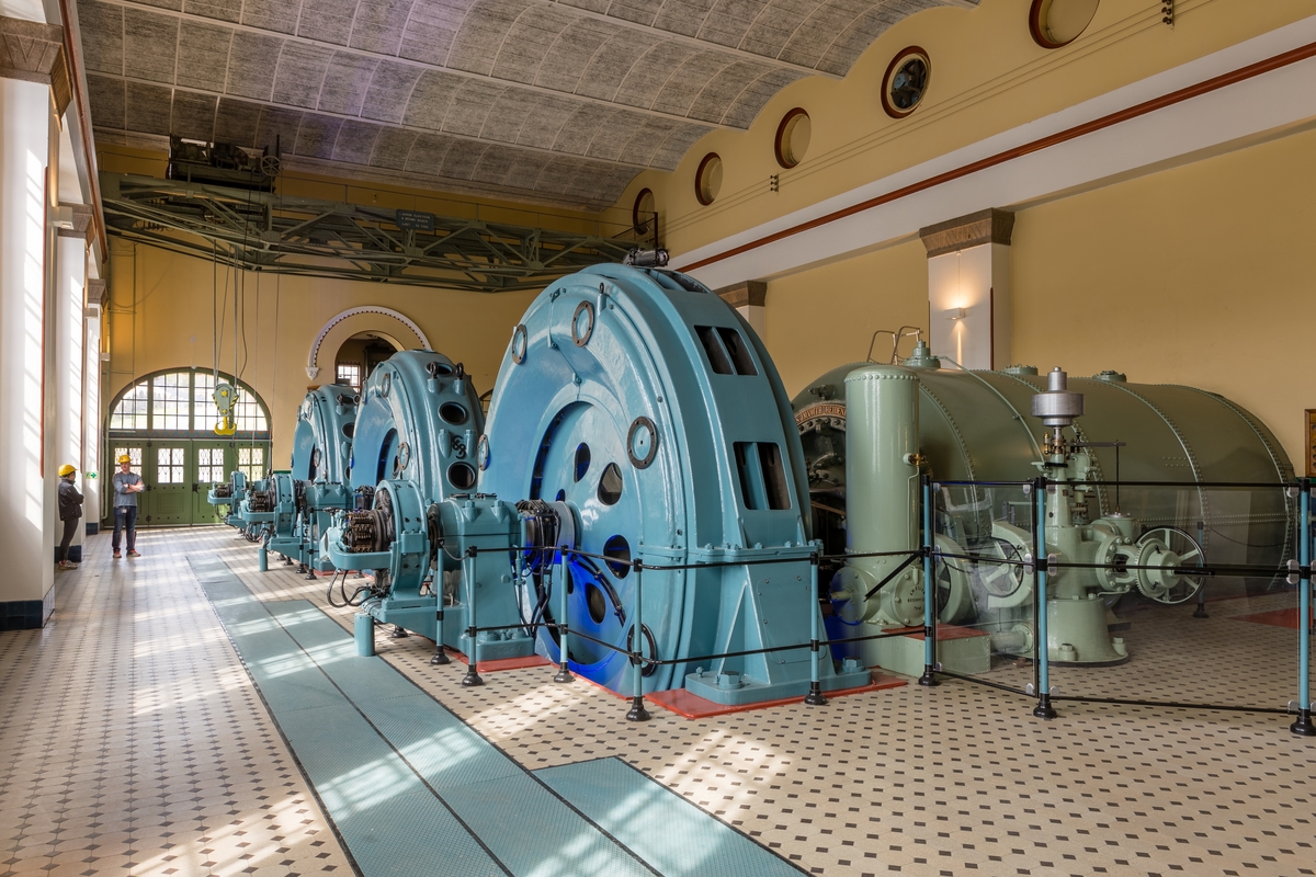 Maskinsalen i Tinfos II kraftstasjon. Dei tre eldste aggregata frå 1912 som ikkje lenger er i drift.