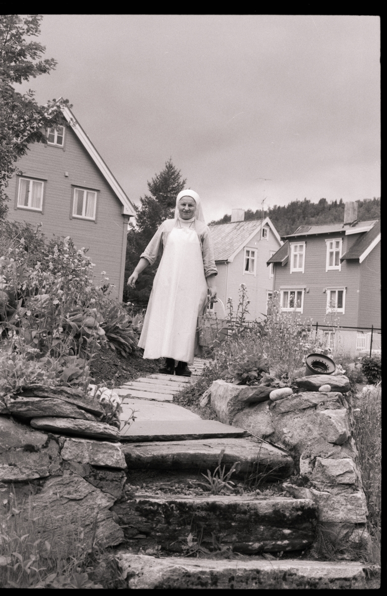 Nonne i hagen til St. Elisabeth.