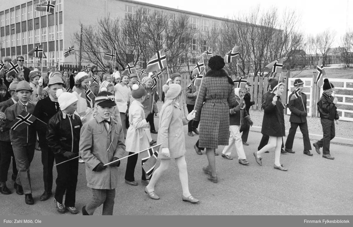 Vadsø, 17.mai 1970. Barnetoget.