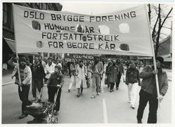 1. mai 1982, Oslo. Parole: Oslo Brygge forening hundre år - 
