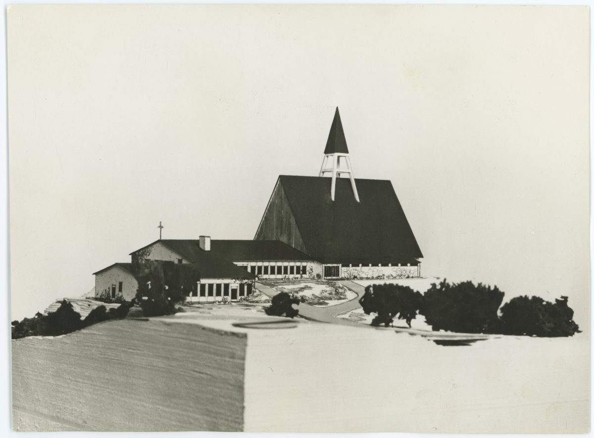 Modell av Jeløy kirke, ca. 1970.
Arkitekter: Bernt og Eva Mejlænder.