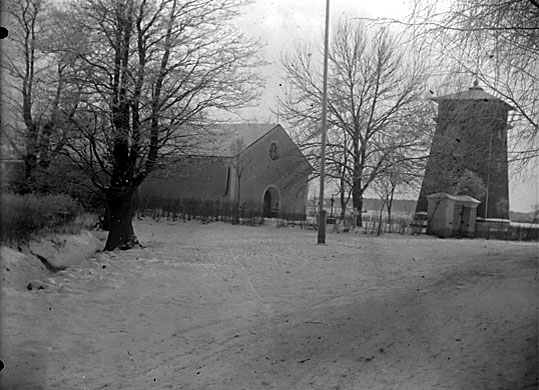 Kyrkan i Lillhärad, från nordväst.