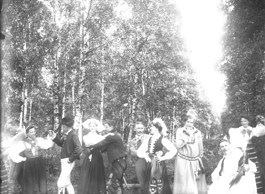 Grupporträtt, folkdans, ca 1910.