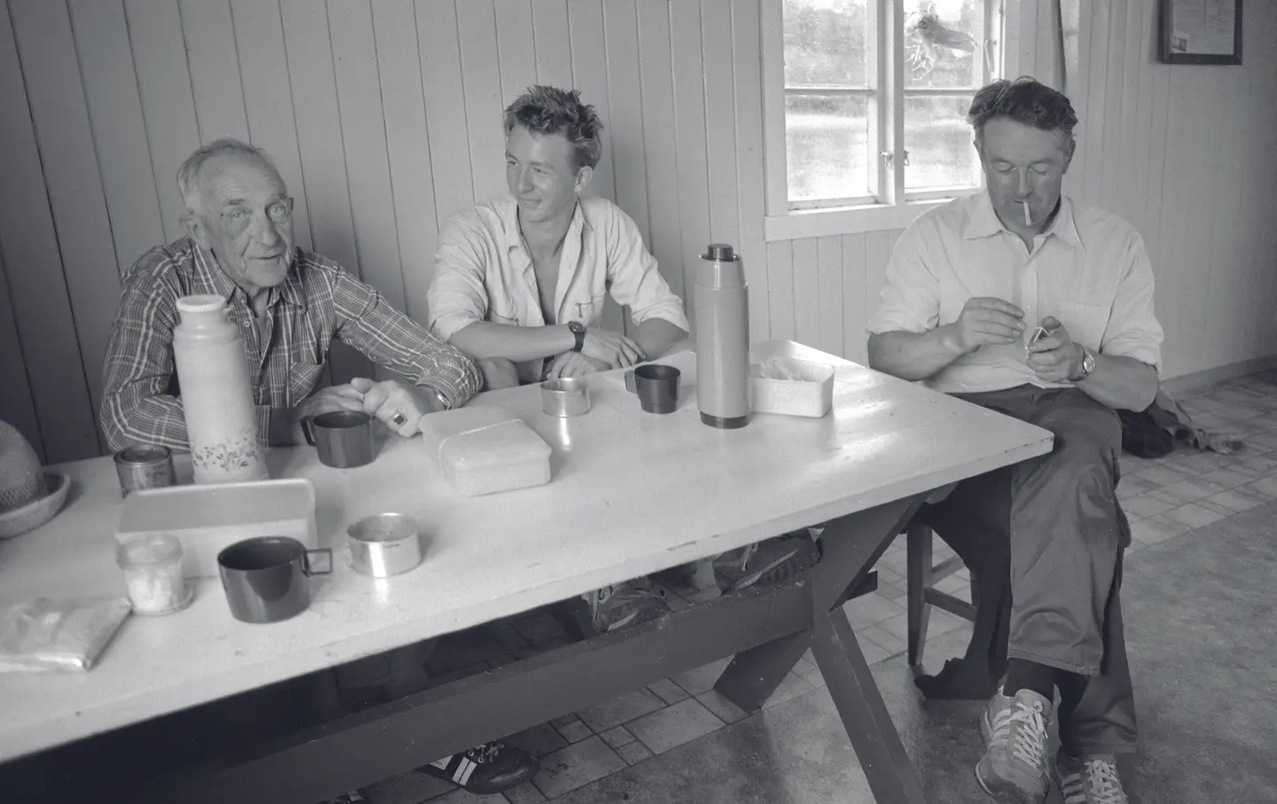 F.v. Arvid Evjen (1918-1988), Ole Berg-Pedersen (f. 1967) og Thorleif Gadderud (1934-2014). Foto: Trine Mikkelsen/Akershus Arbeiderblad