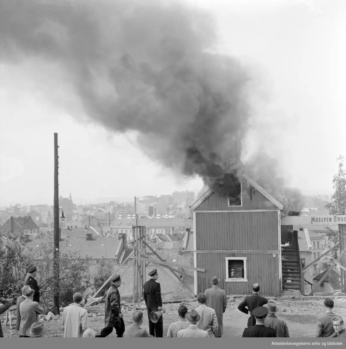 Brannvernøvelse i Stupinngata 4 på Enerhaugen. Mai 1961.