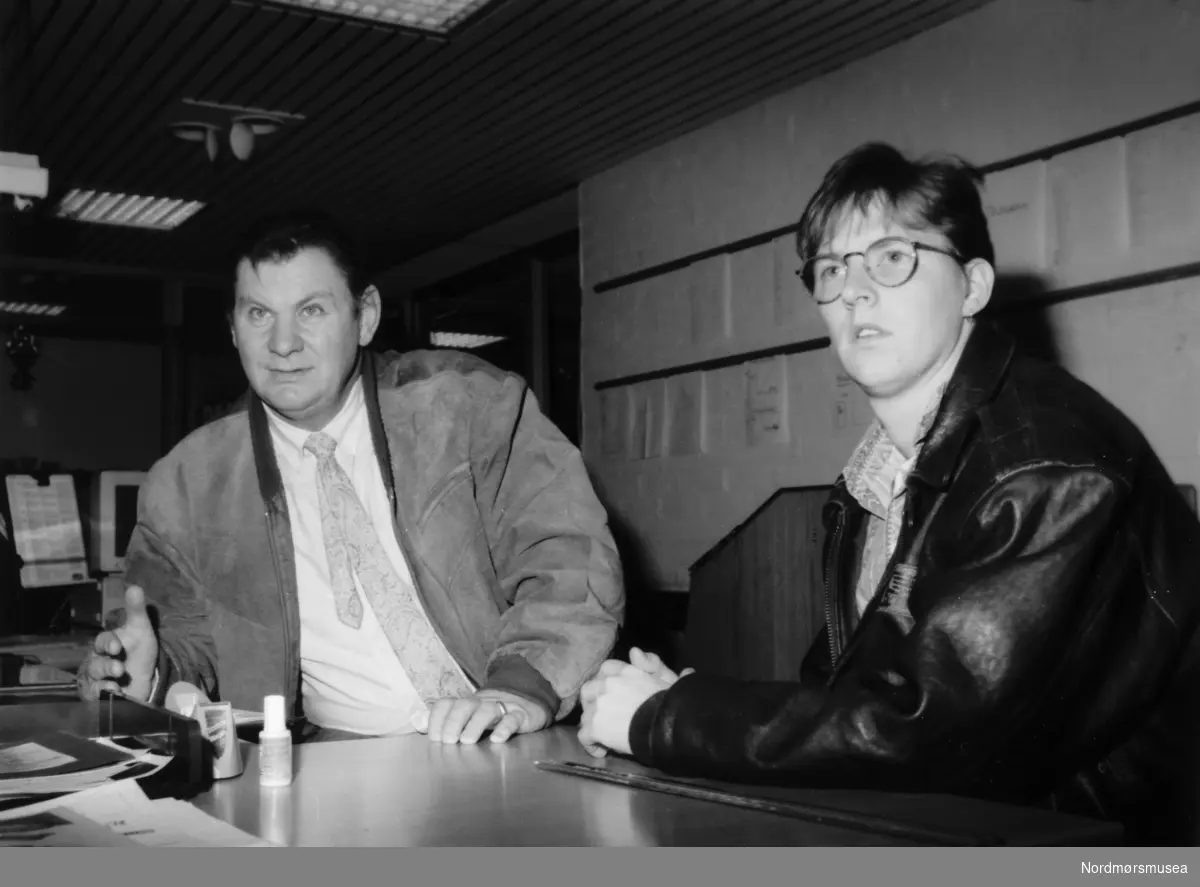 Jan Blikeng og Odd Inge Teige. Bildet er fra avisa Tidens Krav sitt arkiv i tidsrommet 1970-1994. Nå i Nordmøre museums fotosamling.