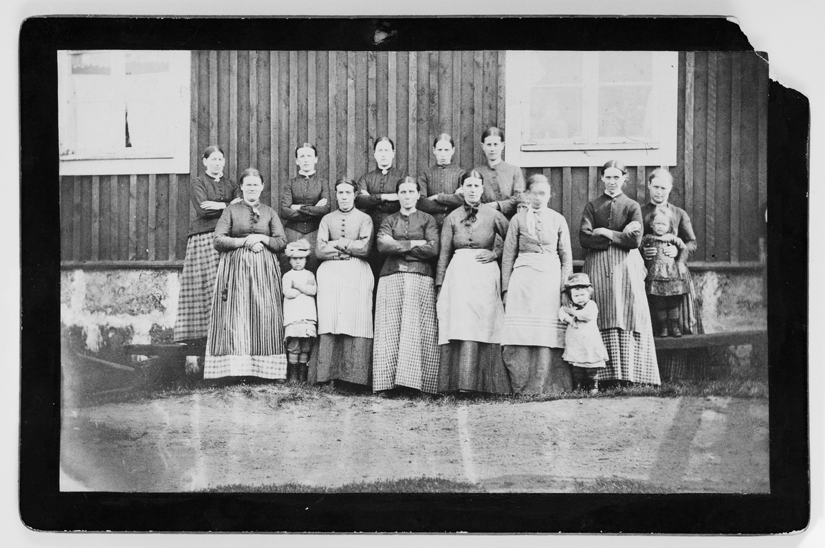 Smedshustrur vid Galtsröms bruk på 1880-talet
