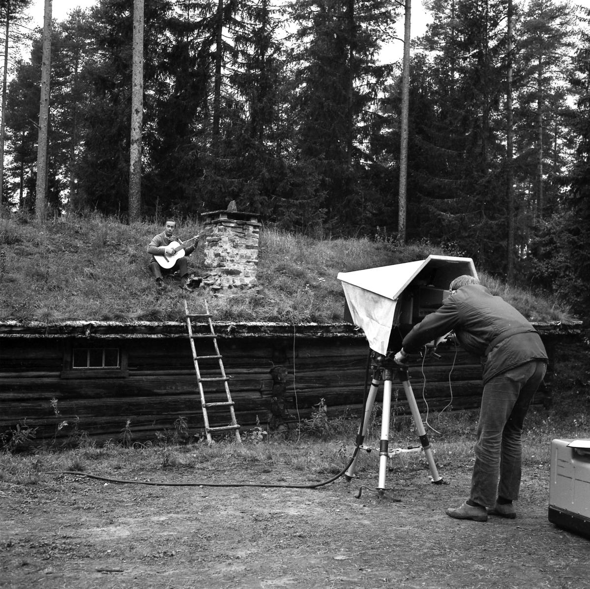 Vidar Sandbeck på taket med kameramann (Foto/Photo)