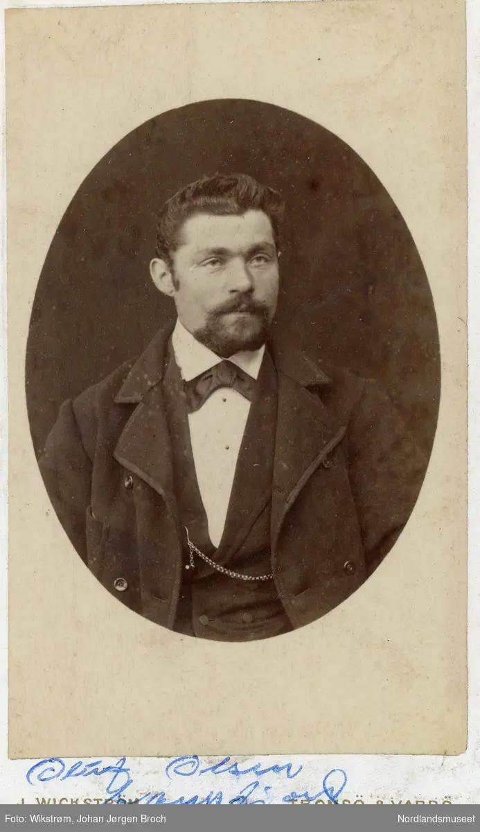 Portrett, brystbilde av Oluf Kornelius Olsen, Saursfjord, født i 1862. Gift med Anna Pauline Hansdtr.