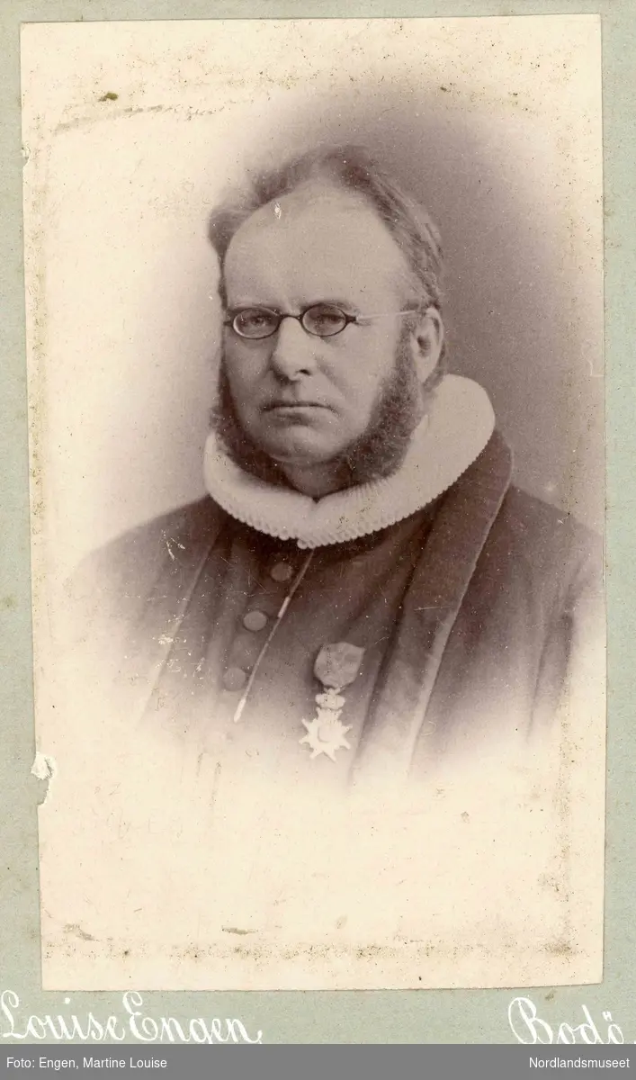 Portrett av sogneprest Johan Carl Richard Wisløff, født i 1831 på Vestnes. Død i 1893 i Steigen.