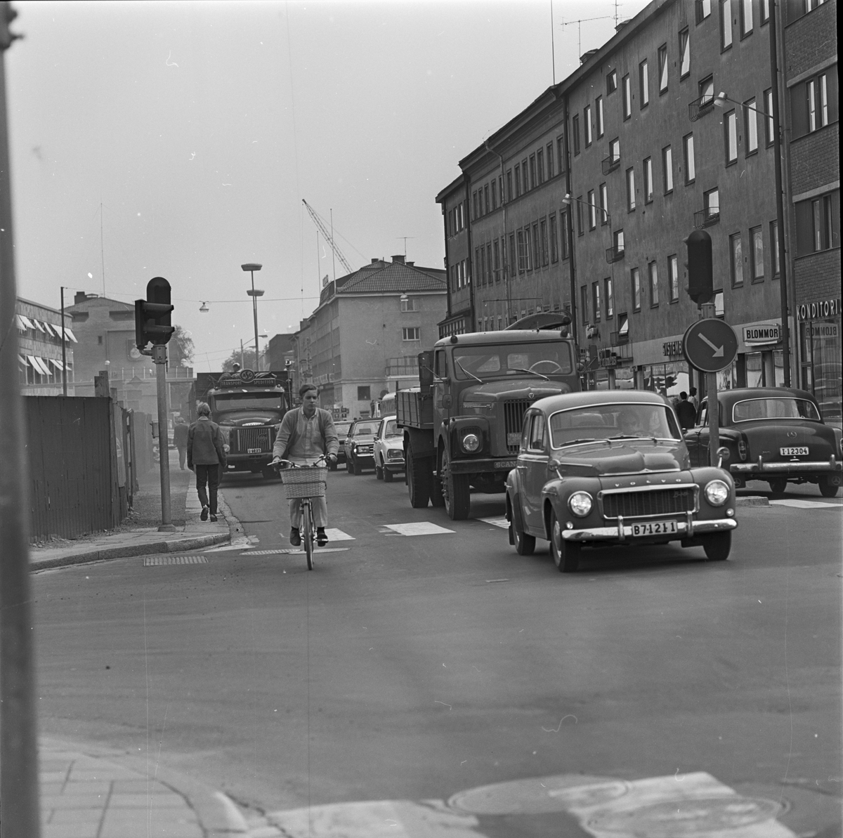 Trafik i korsningen Kungsgatan-S:t Persgatan, Uppsala 1970