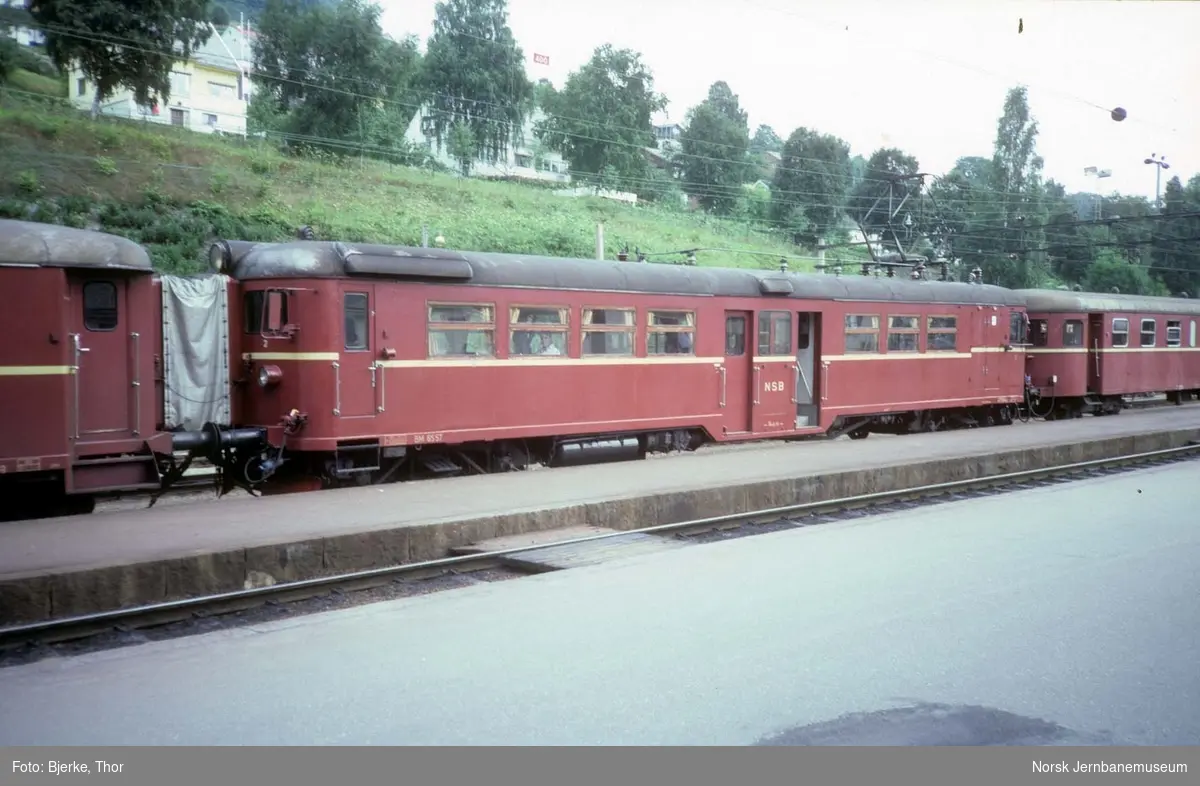 Motorvogn BM 65 57 på Voss stasjon