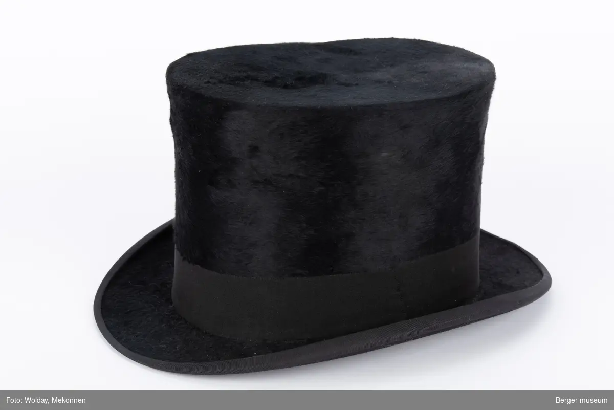 Flosshatt, tidligere også kalt sylinderhatt eller bare høy hatt, er en høy hatt med stiv, sylinderformet pull og liten brem.