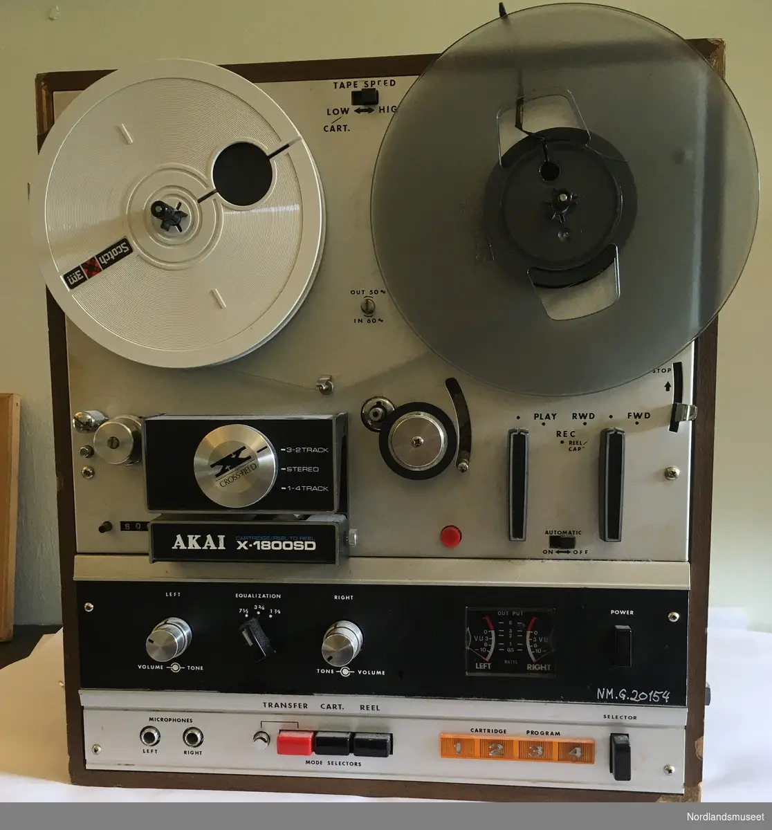 Multi-purpose tape recorder
4 track stereo/mono reel to reel
8 track stereo cartridge
Transfer from reel to cartridge
CROSS FIELD SUPER DELUXE 
s.n B-61211-01470