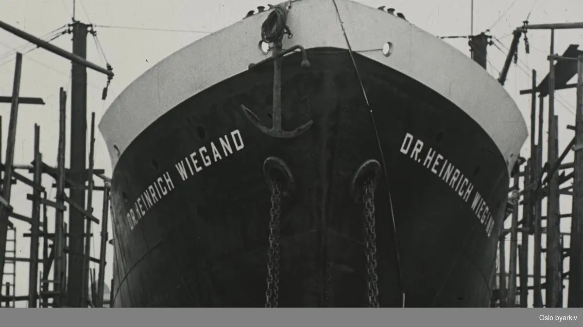 Sjøtting av det tyske skipet Dr. Heinrich Weigand fra Nylands verksted.1. september 1938. Skipet var bygget for Argo Reederei Richard Adler & Söhne.