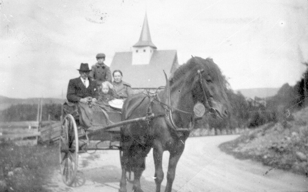 Ved Slidre Kyrkje (Slidredomen)  1921.