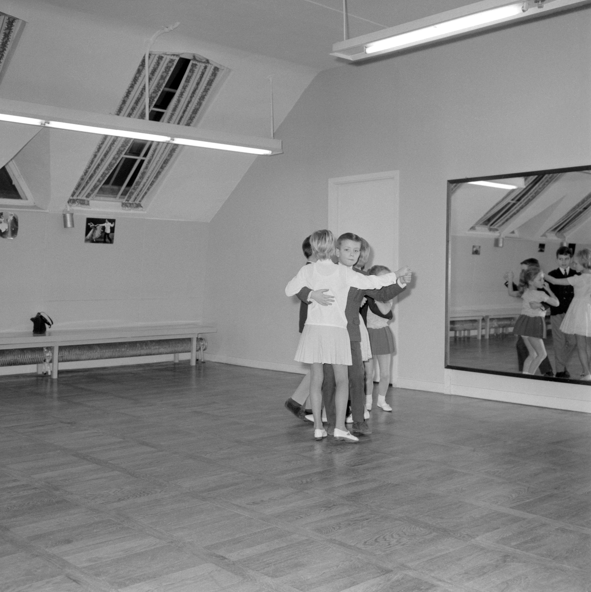 Interiör från Rune Lagers dansinstitut i Norrköping. Från 1952 drev Rune Lager sin populära dansskola i lokaler vid Tunnbindaregatan. Under dans-Em 1970 träffade han sin blivande maka, danskfödda Ea, och tillsammans kom de att driva skolan vidare till år 2002.