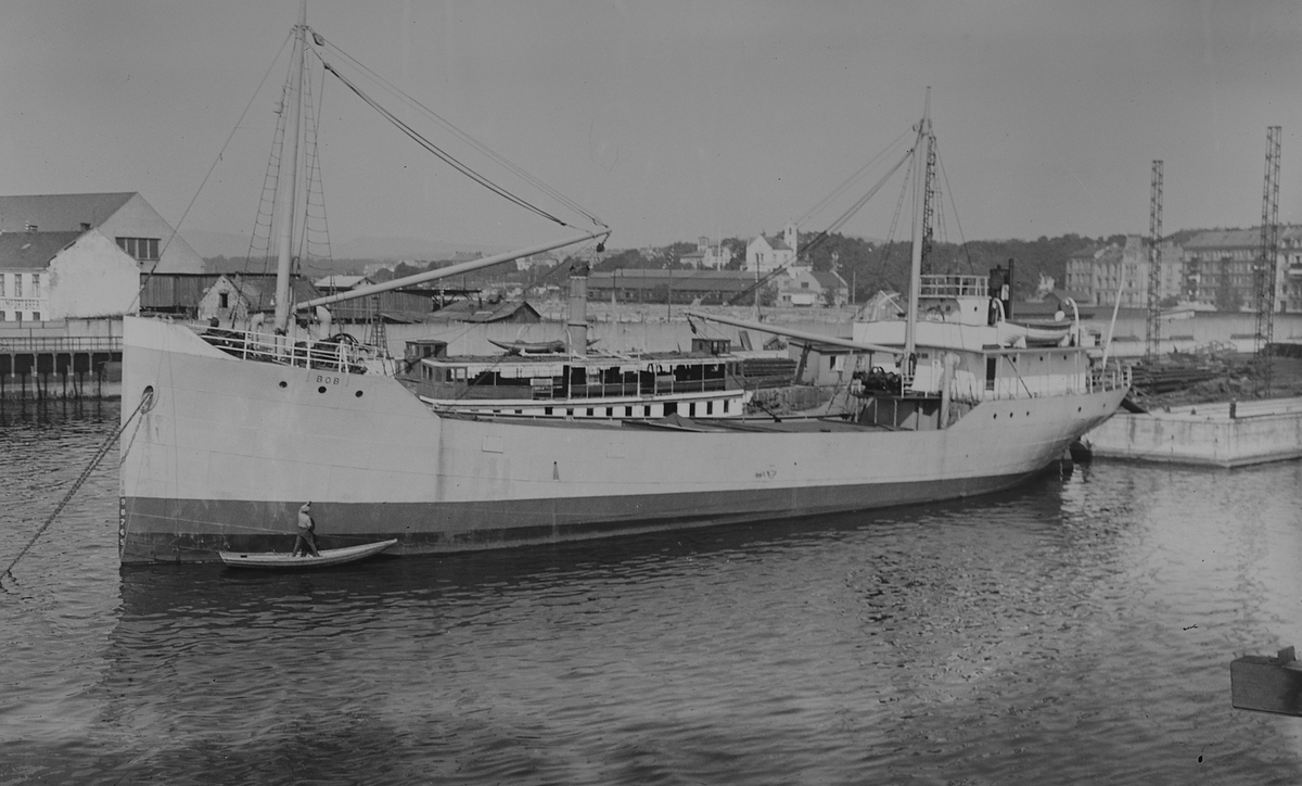 Skip ligger til kai ved Akers mek. verksted, Pipervika. Fotografert 1925.