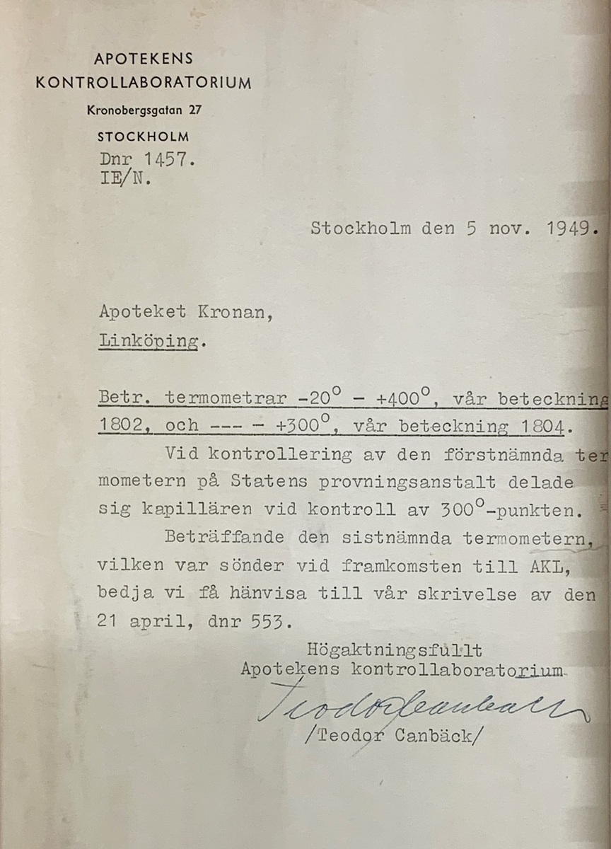 Brev daterat den 5 november 1949 till apoteket Kronon i Linköping angående två termotetrar. Avsändare var Teodor Canbäck vid Apotekens kontrollaboratorium i Stockholm.