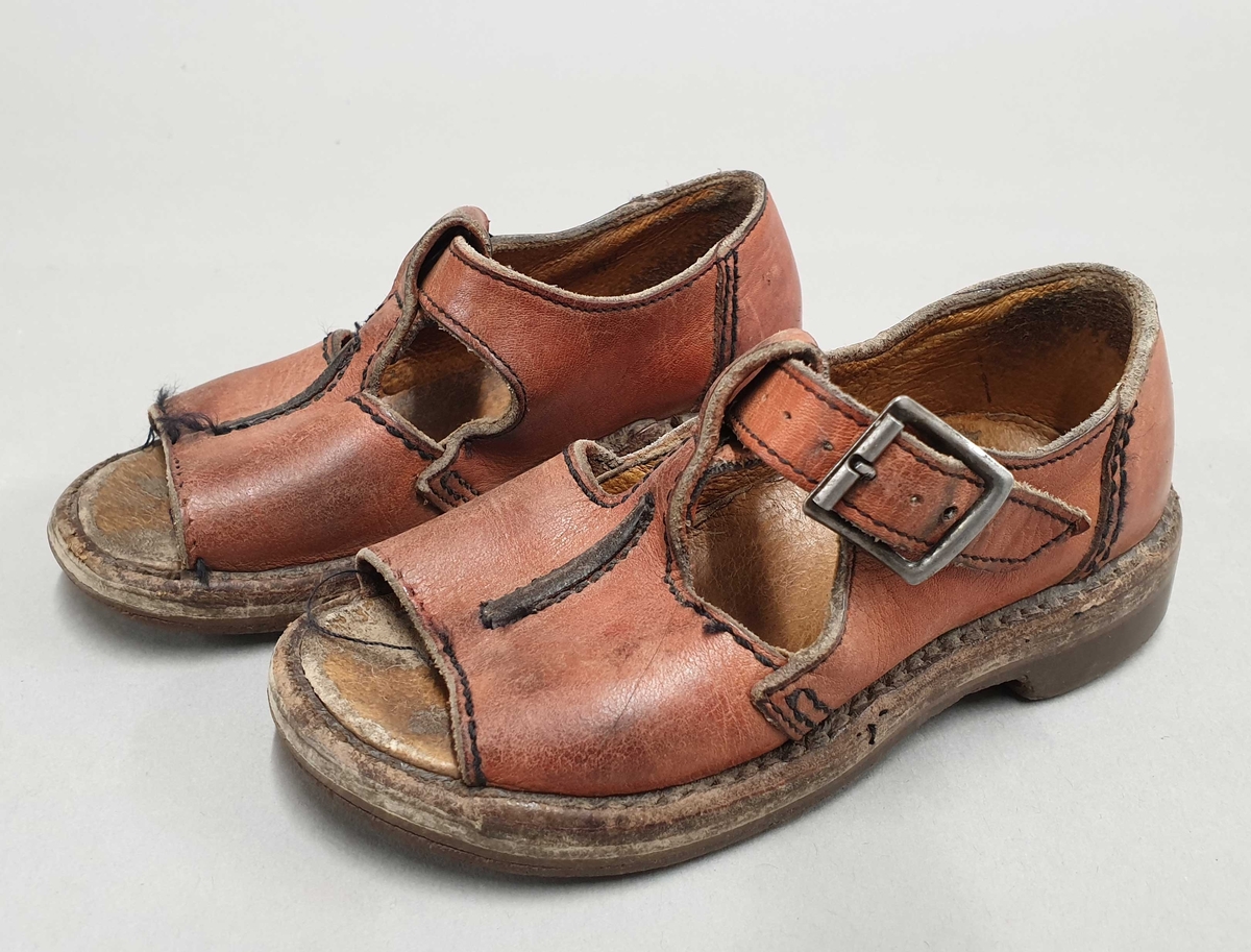 Sandaler av skinn for barn
