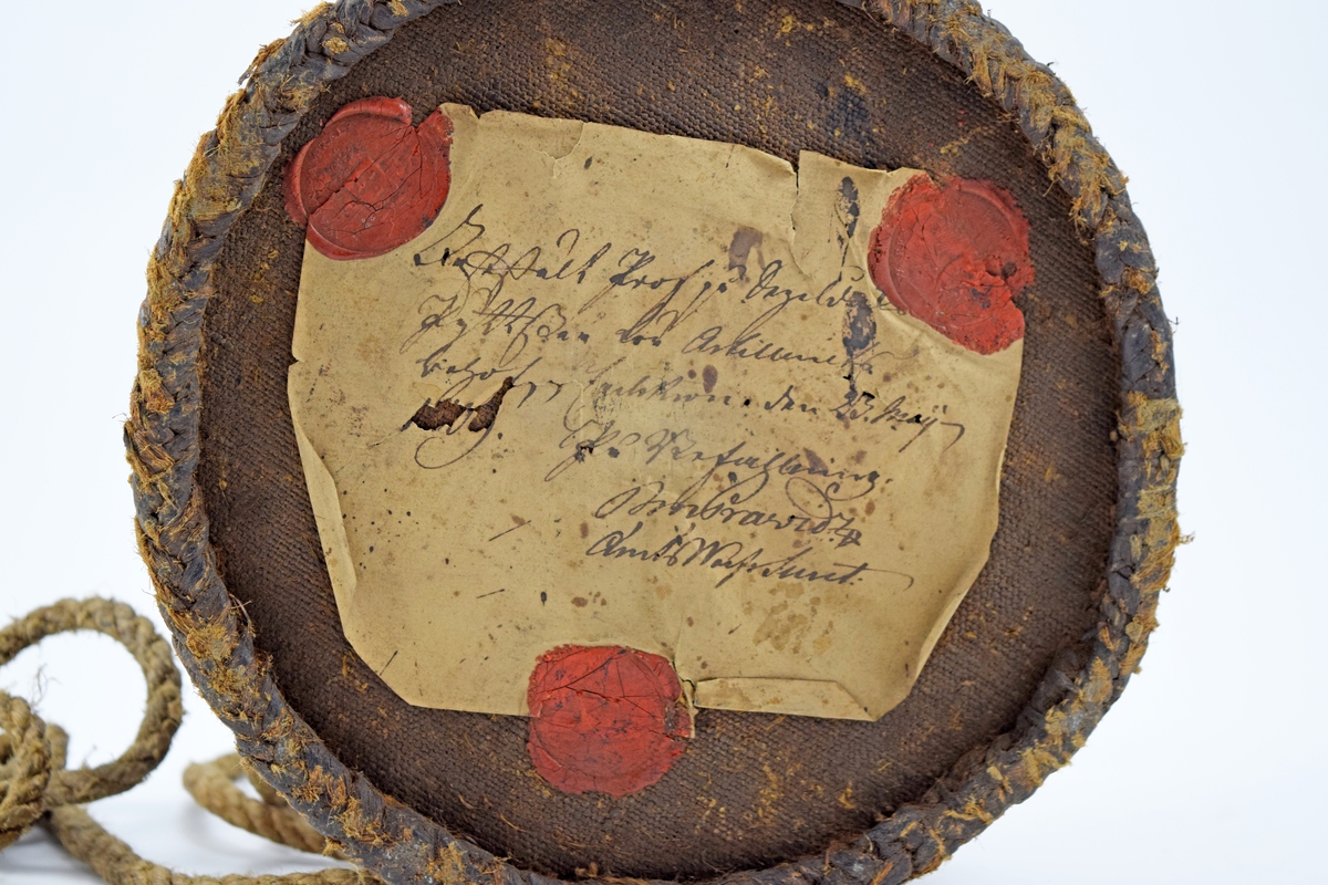 Kanonpyts av buldan med ringar av järn. Modellen fastställd år 1809.