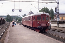 Dieselmotorvogn BM 86 25 med persontog til Rødberg på Kongsb