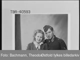 Portrett av tysk soldat i uniform, Willy Jacob Bern. I protokollen er bestillers navn oppgitt til Willy Jacob. To ulike. Et portrett med ukjent kvinne. 
40593 (nummer i protokoll)