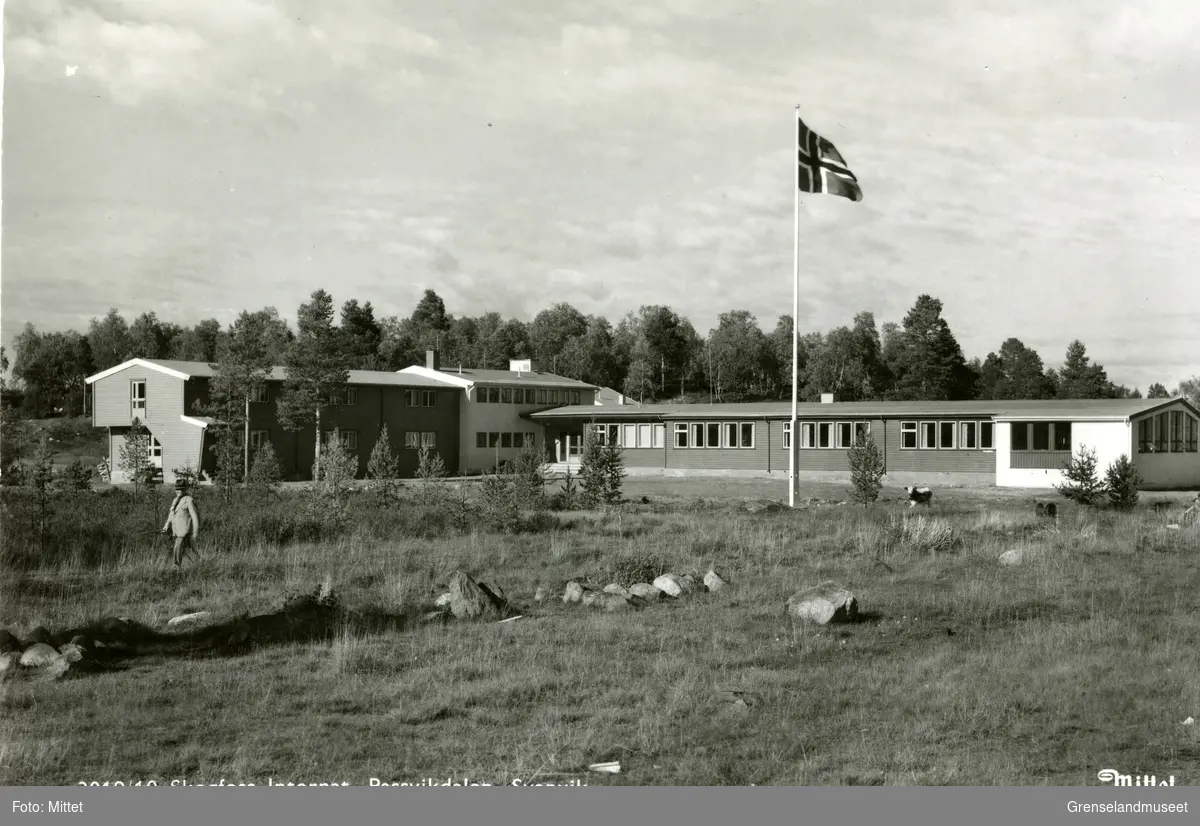 Skogfoss skoleinternat i Pasvik, bygget i 1956. 
