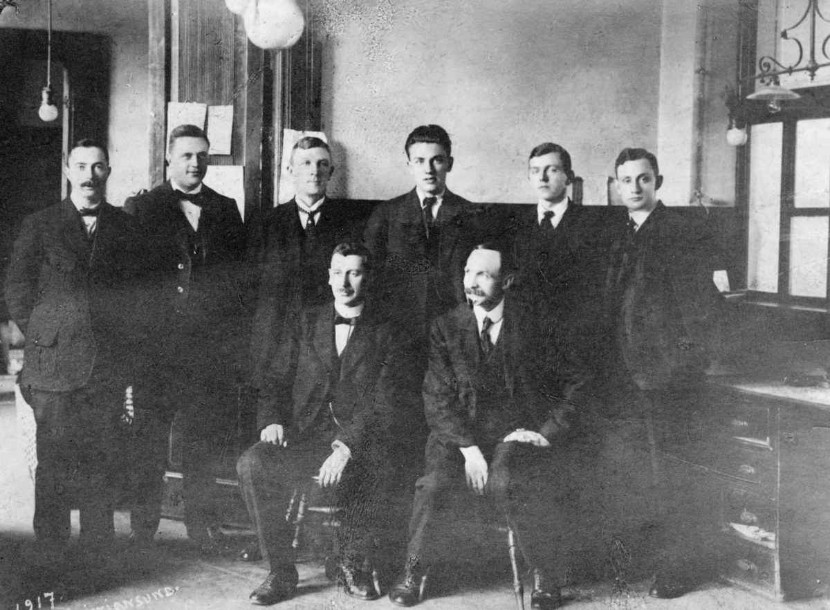 gruppebilde, postkontor, Kristiansund N, personale ved verdiavdelingen i 1917