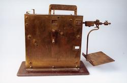 Postmuseet, gjenstander, vekt, sveivevekt, brevvekt.