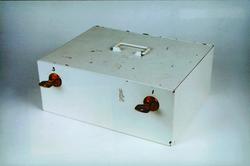 Postmuseet, gjenstander, skrin, skrankekasse, hvit med to lå