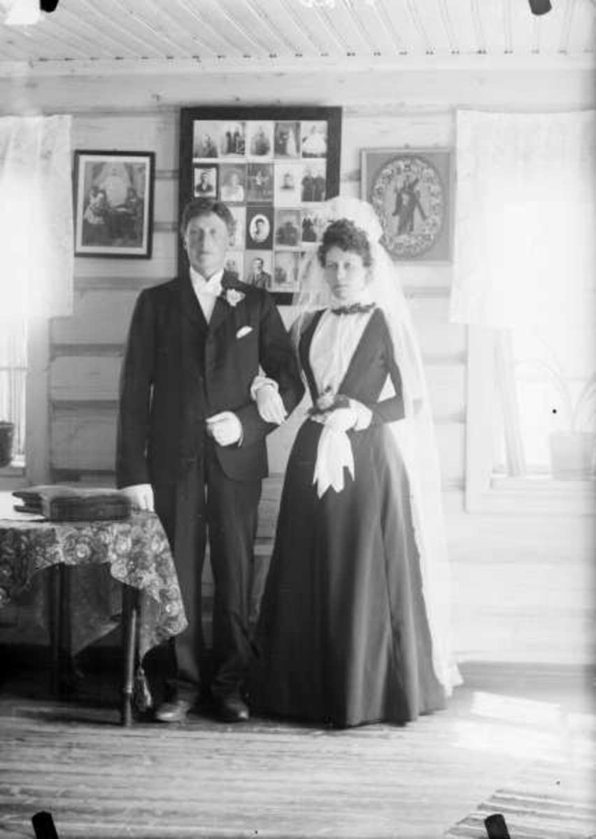30.04.1901. Jakob Bolangen med kone. Gruppebilde, brudebilde.