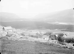 Kort: Lesja 19.06.1908. Ole H.Nørstebøs gård mot syd. Boligh