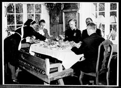 Interiør, peisestue, prester, kaffeselskap,