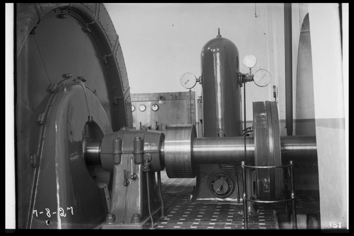 Arendal Fossekompani i begynnelsen av 1900-tallet
CD merket 0470, Bilde: 51
Sted: Flaten
Beskrivelse: Generator m/turbinregulator