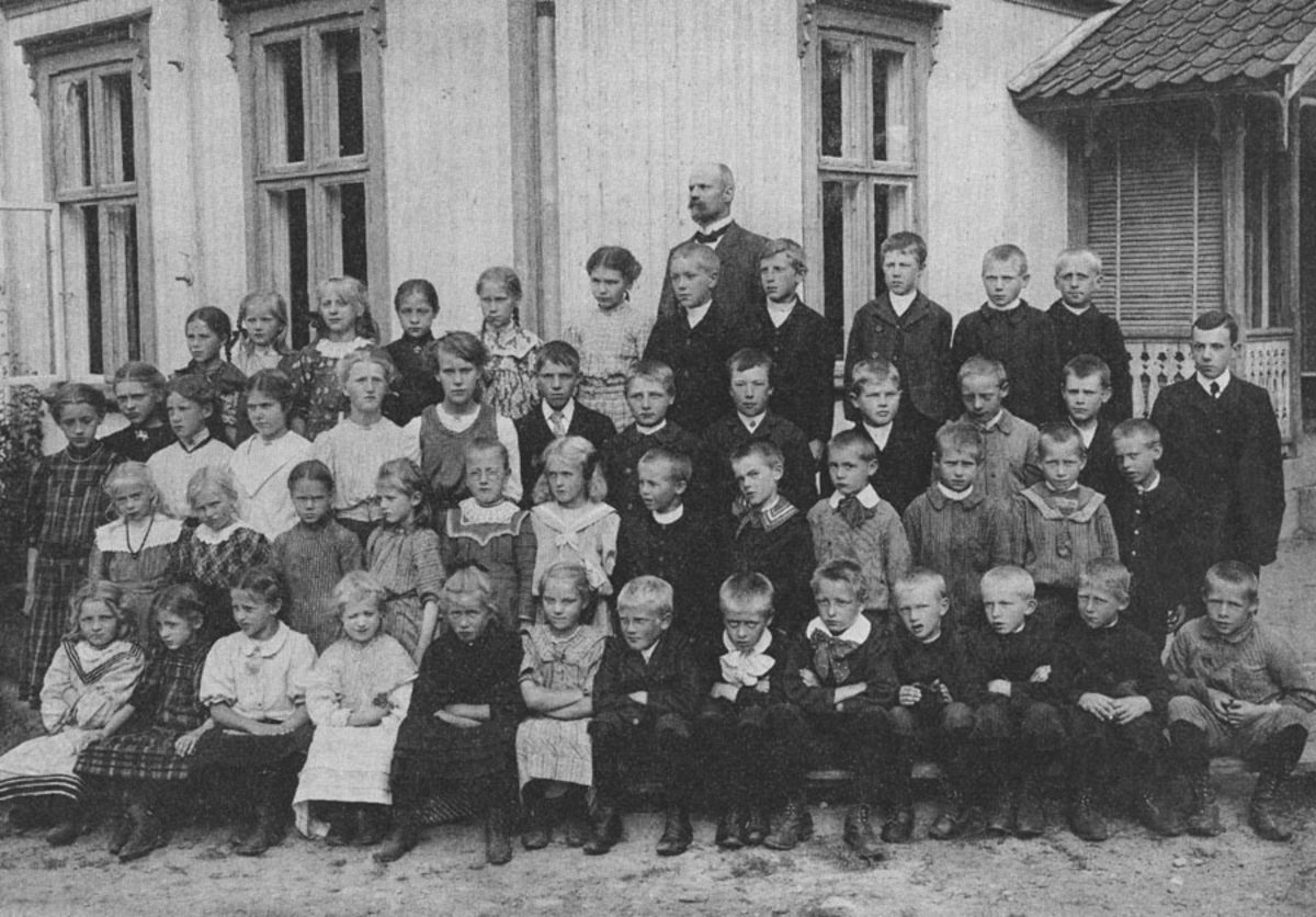 Elever ved Mørk skole 1912 eller 1913.