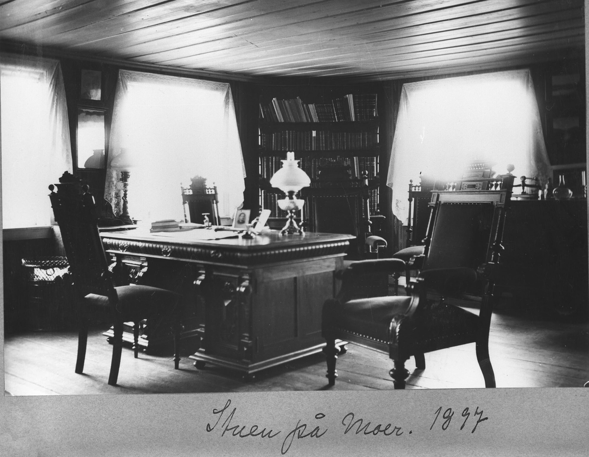 Stuen på Moer 1897 prof. Isachsens ungkarsleilighet