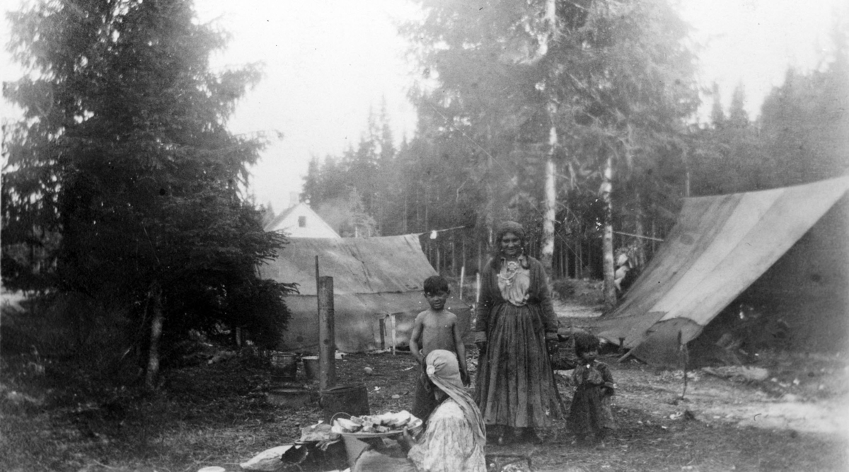 Sigøynerfølge på besøk i Ullensaker i 1920-årene.