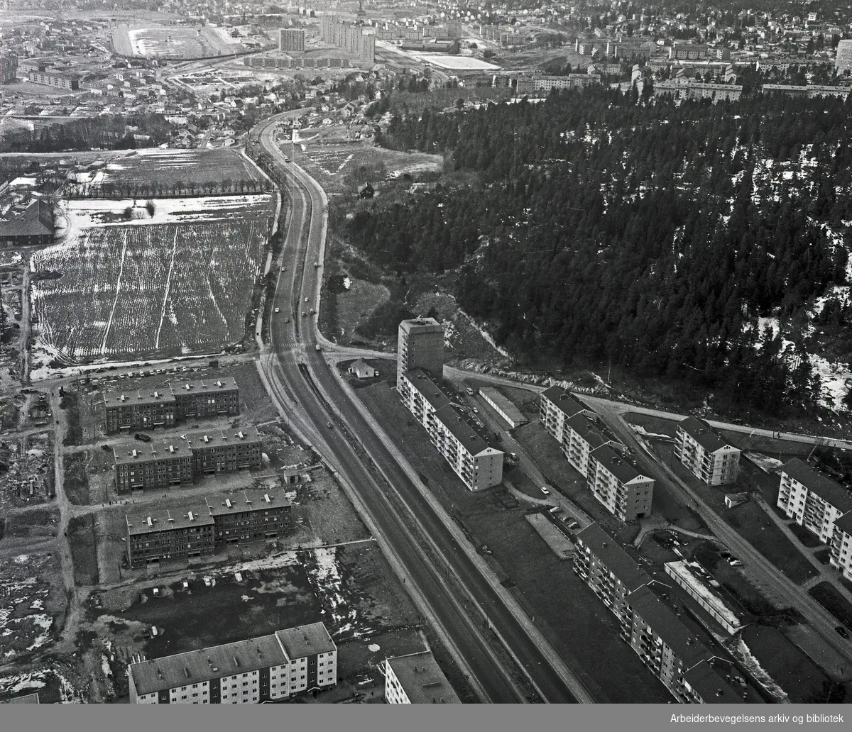 Flyfoto over Linderudsletta,.april 1964