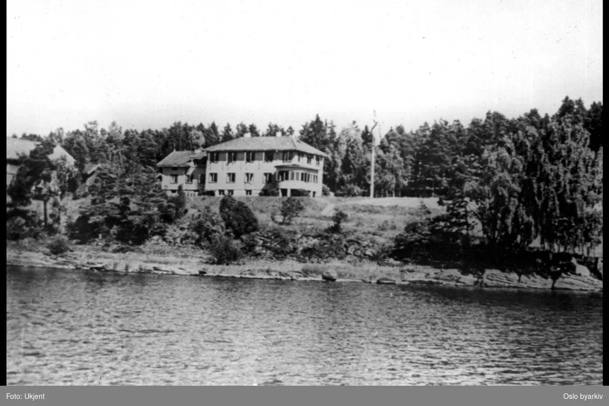 Oslo Sporveisbetjenings Forenings feriehjem og eiendom fra 1924. I 1940 disponerte feriehjemmet 29 hytter, pensjonat og musikk- og dansepaviljong på Herøya i Steinsfjorden
