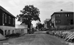 Parti frå Eidsvåg .Eidsvåg sentrum sett frå T. Alstad og uto