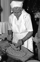 Olsok på Romsdalsmuseet 1986..Matlaging på Romsdalsmuseet..(
